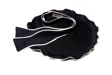 Load image into Gallery viewer, "The Michael Classic Bowtie"